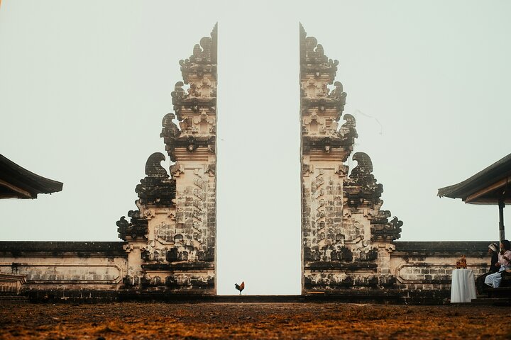 Traveller posing at the iconic Lempuyang split gate